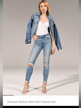 Abercrombie and Fitch Super Skinny Ankle Distressed Mid-Rise Jeans Size 24/00